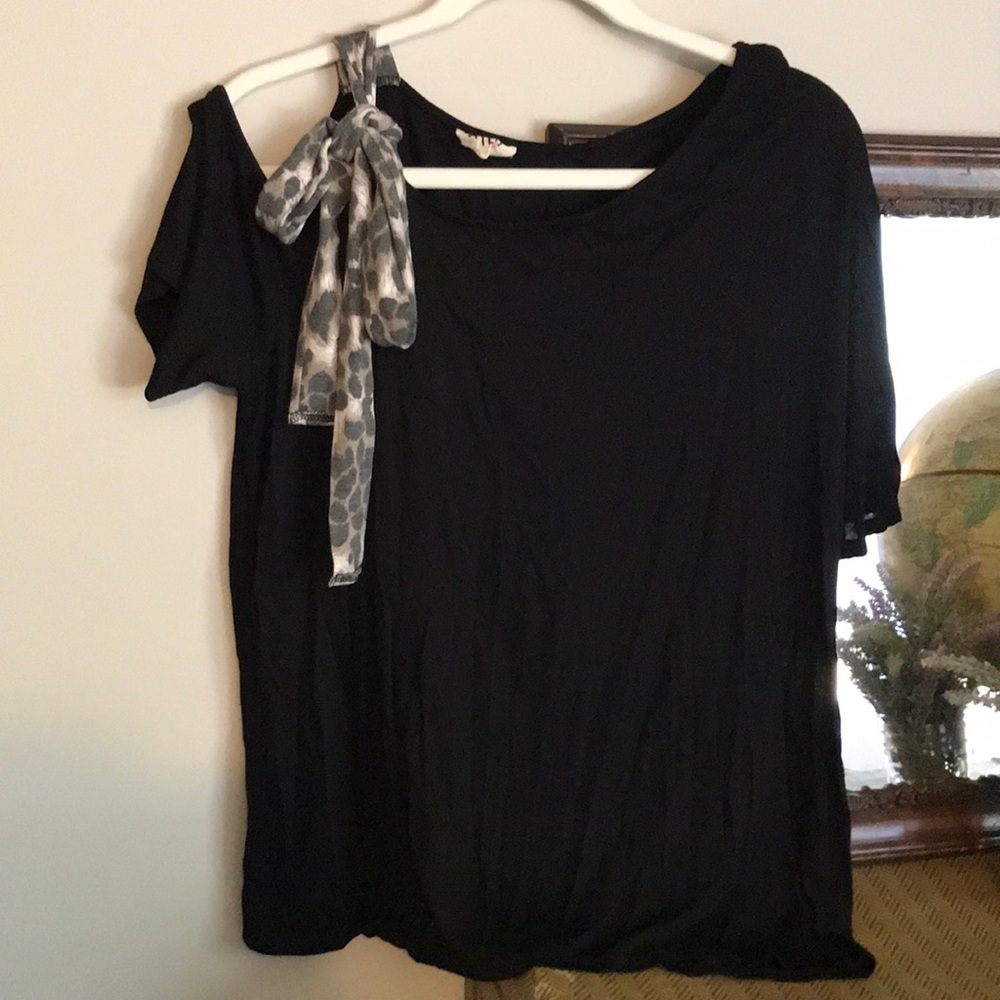 Asymmetrical tee